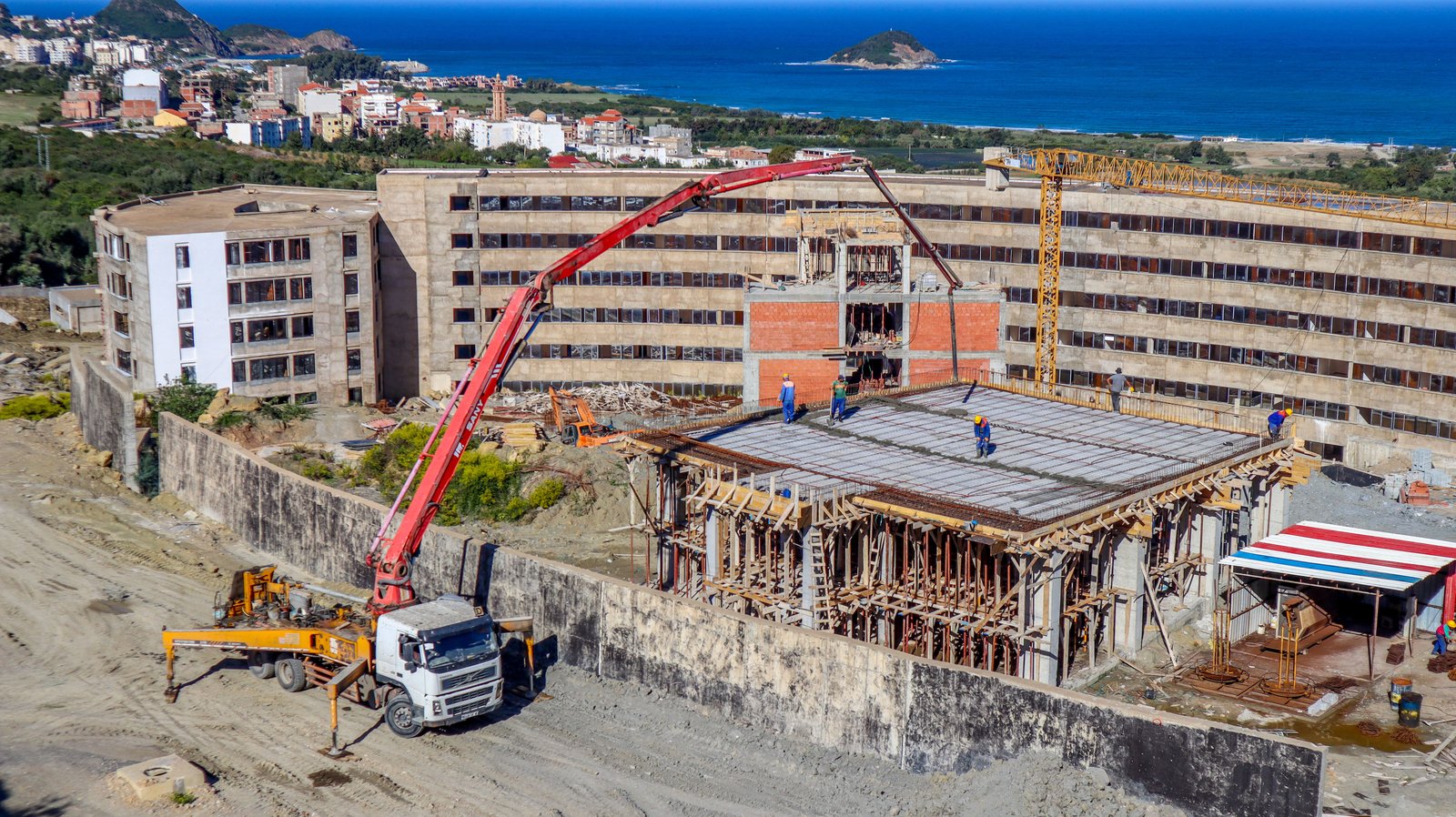Université El Aouana