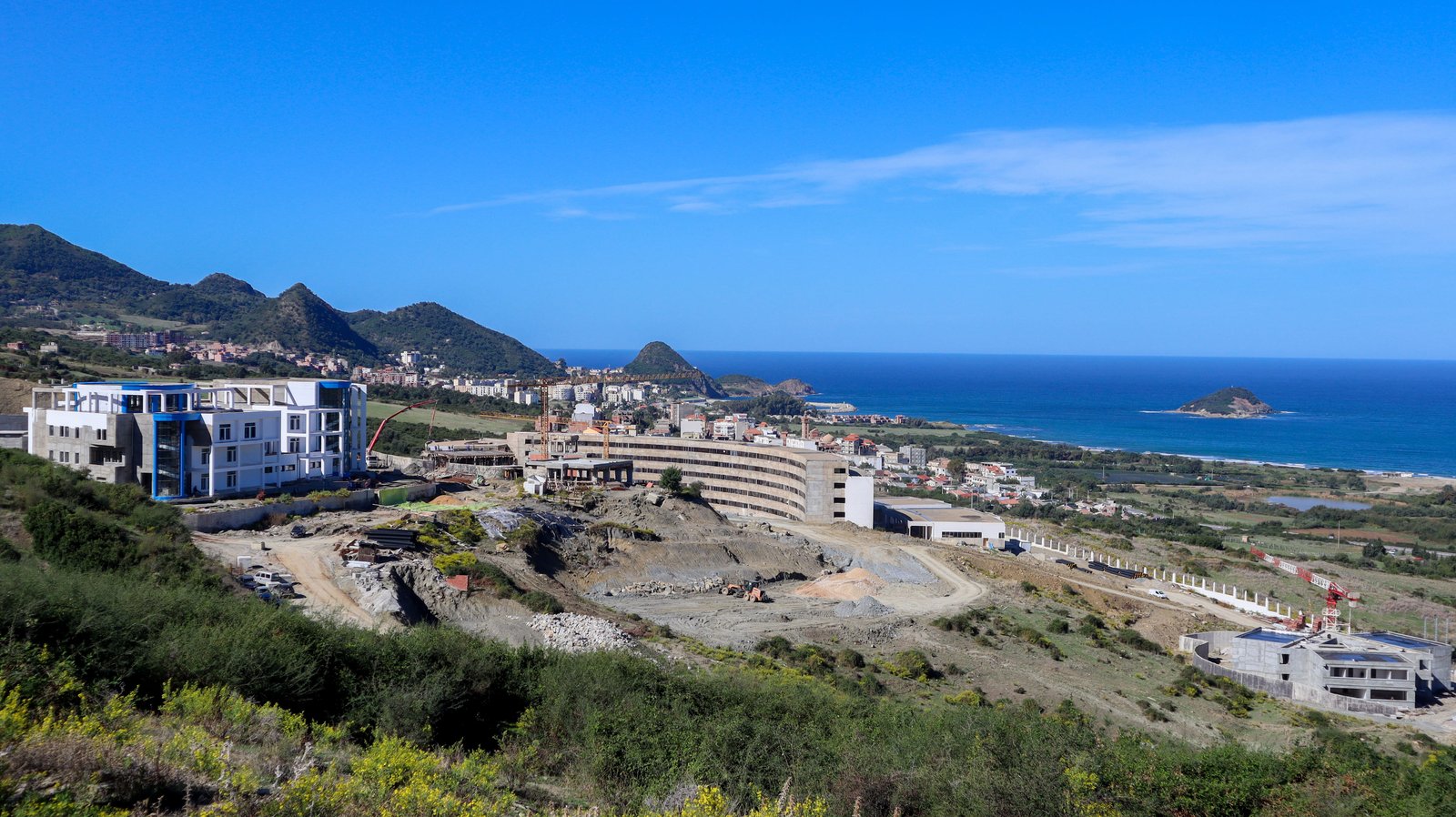 Université El Aouana