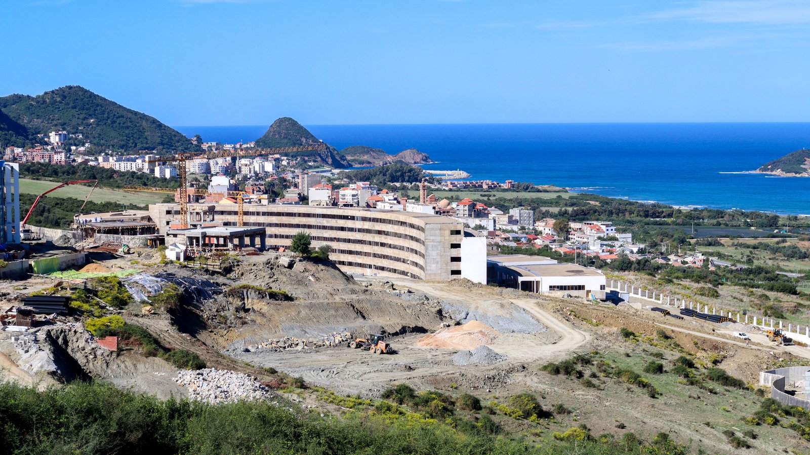 Université El Aouana
