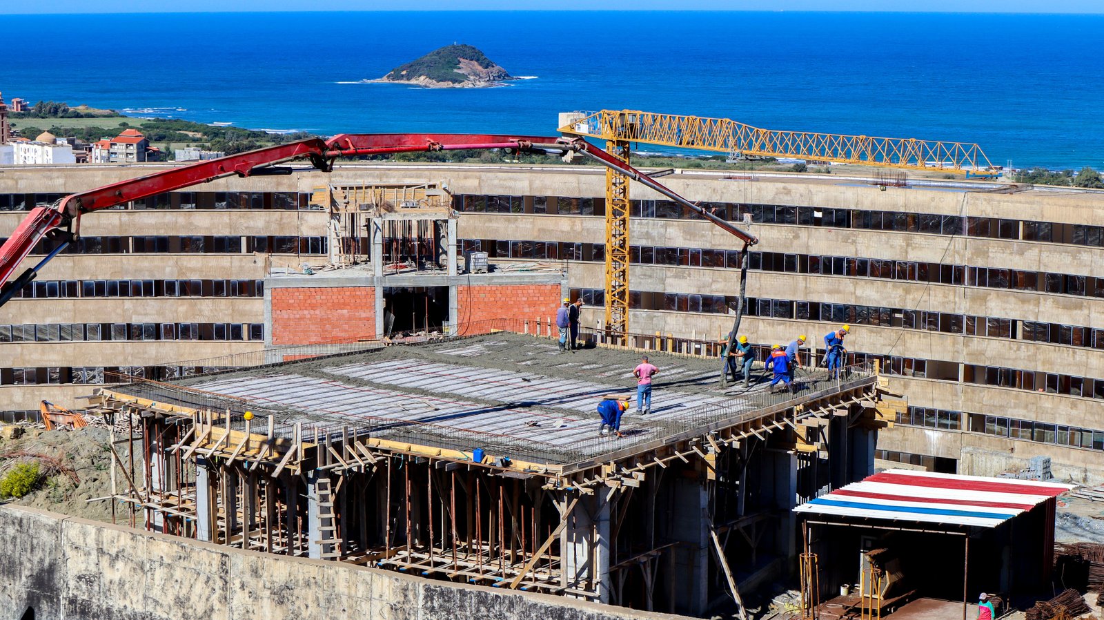 Université El Aouana